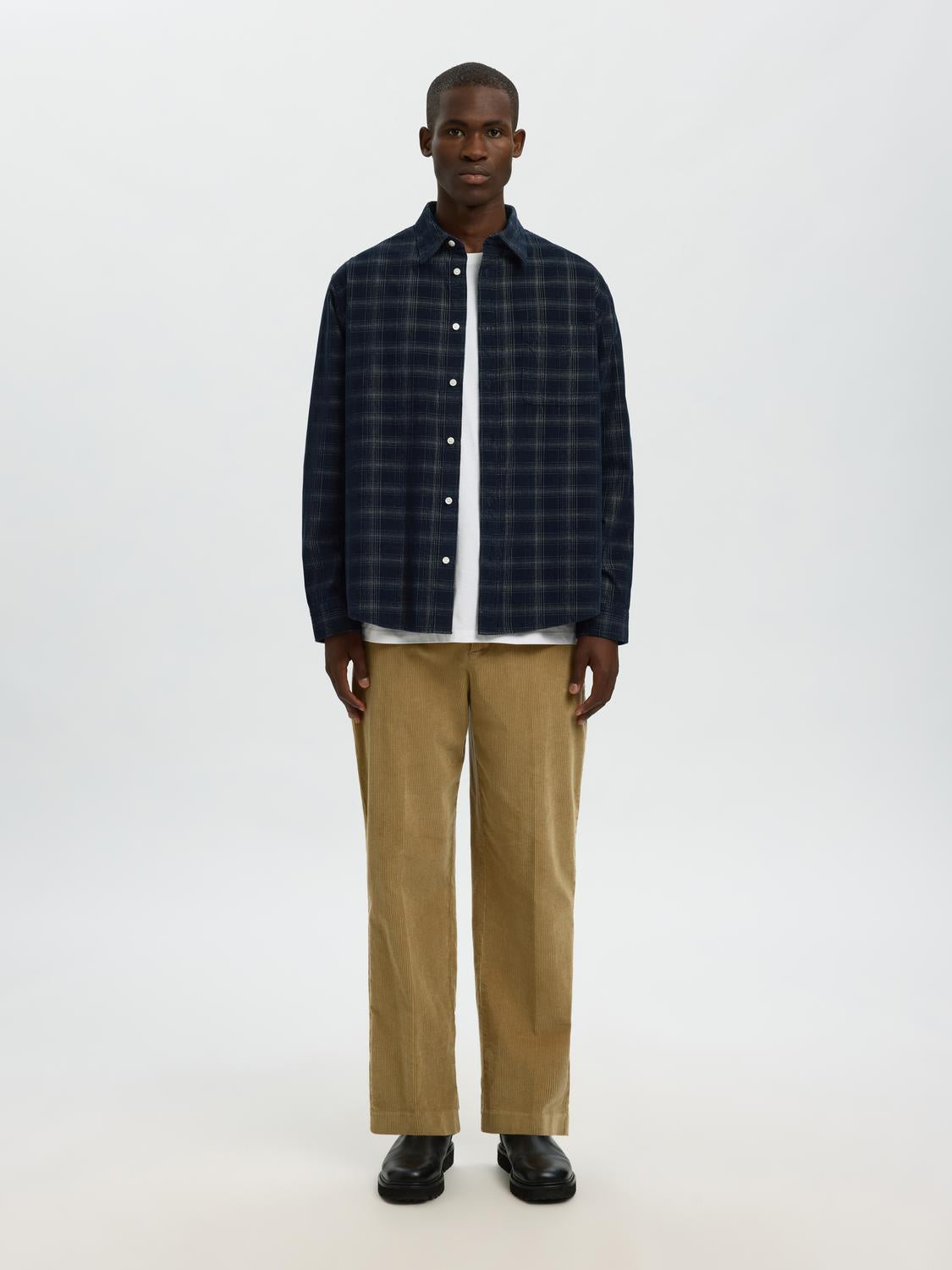 model_shot-front_full